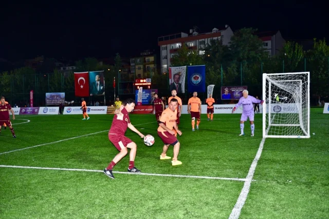 Trabzon'da Efsaneler Sahaya İndi: Anlamlı Turnuvada Emir Yuşa Anılıyor