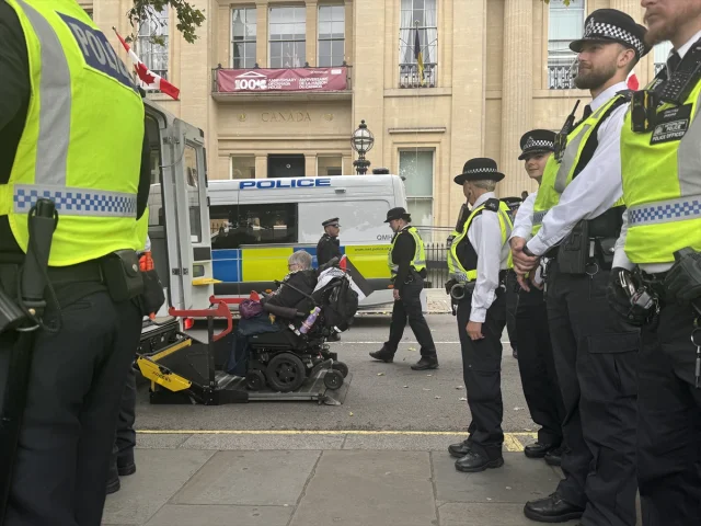 İngiltere'de protestolar: Palestine Action destekçilerine polis müdahalesi