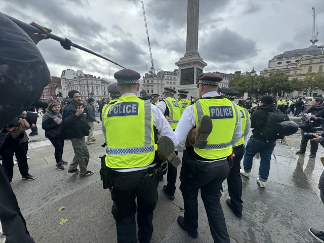 İngiltere'de protestolar: Palestine Action destekçilerine polis müdahalesi