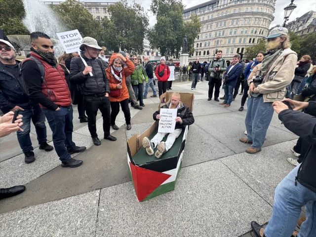 İngiltere'de protestolar: Palestine Action destekçilerine polis müdahalesi