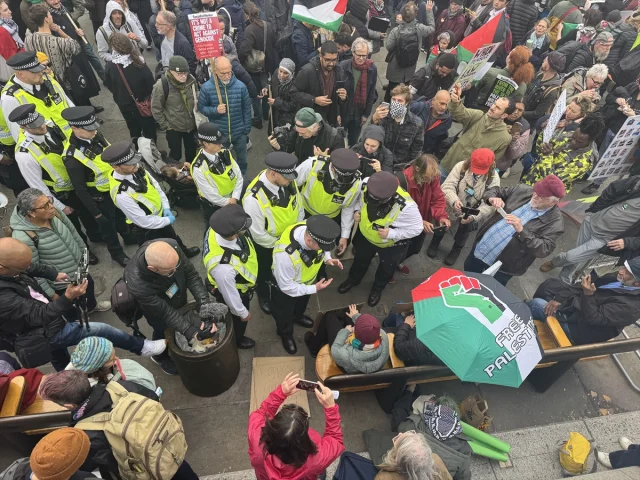 İngiltere'de protestolar: Palestine Action destekçilerine polis müdahalesi