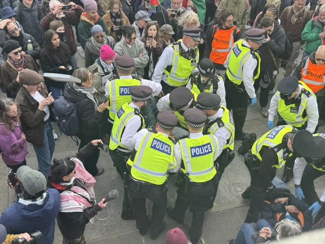 İngiltere'de protestolar: Palestine Action destekçilerine polis müdahalesi