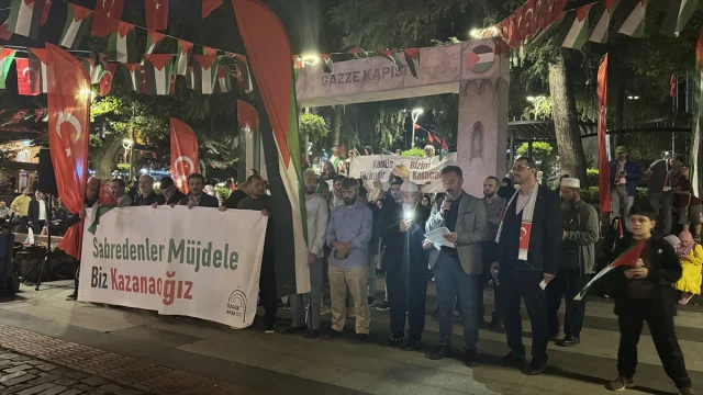 Trabzon'da Gazze'ye Destek Gösterisi Merak Uyandırdı