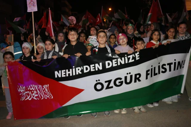 Amasya'da İsrail'e Karşı Gazze İçin Yürüyüş Düzenlendi: Halk...