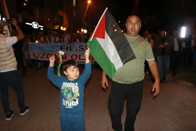 Amasya'da İsrail'e Karşı Gazze İçin Yürüyüş Düzenlendi: Halkın Sesi Sokaklarda Yükseldi