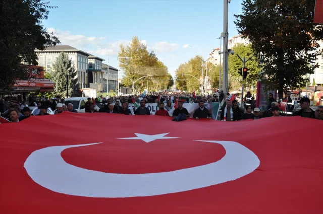 Bursa ve Kütahya'da Sumud Filosu'na Başlatılan Saldırıya Karşı Protesto Yürüyüşleri