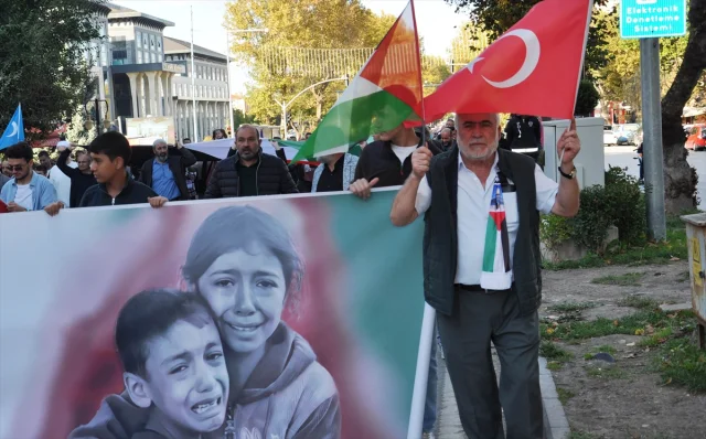 Bursa ve Kütahya'da Sumud Filosu'na Başlatılan Saldırıya Karşı Protesto Yürüyüşleri