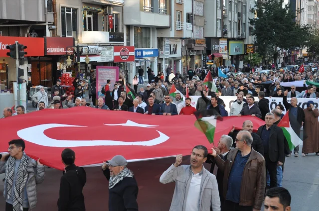 Bursa ve Kütahya'da Sumud Filosu'na Başlatılan Saldırıya Karşı Protesto Yürüyüşleri