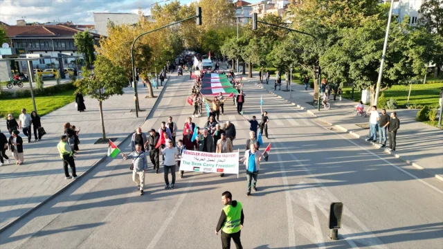 Bursa ve Kütahya'da Sumud Filosu'na Başlatılan Saldırıya Karşı Protesto Yürüyüşleri