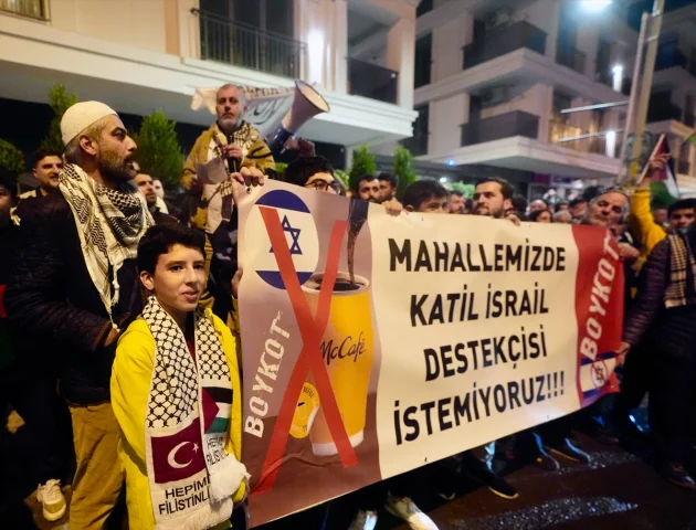 Üsküdar'da McDonald's Açılımına Karşı Tepki: Mahalle Sakinleri Ayakta