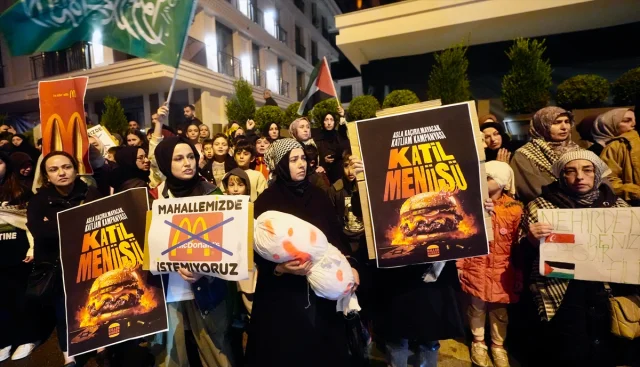 Üsküdar'da McDonald's Açılımına Karşı Tepki: Mahalle Sakinleri Ayakta