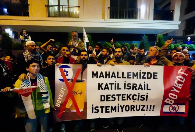 Üsküdar'da McDonald's Açılımına Karşı Tepki: Mahalle Sakinleri Ayakta