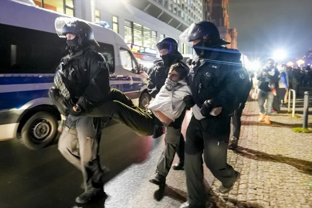 Berlin'de Filistin'e Destek Gösterilerine Polis Sert Müdahale
