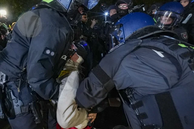 Berlin'de Filistin'e Destek Gösterilerine Polis Sert Müdahale