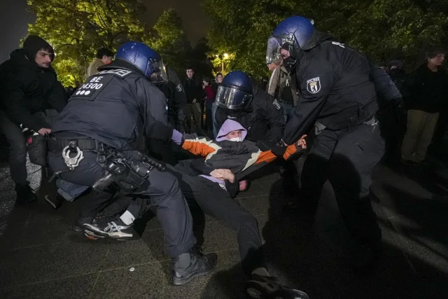 Berlin'de Filistin'e Destek Gösterilerine Polis Sert Müdahale