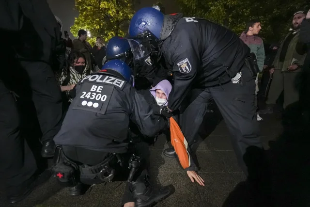 Berlin'de Filistin'e Destek Gösterilerine Polis Sert Müdahale