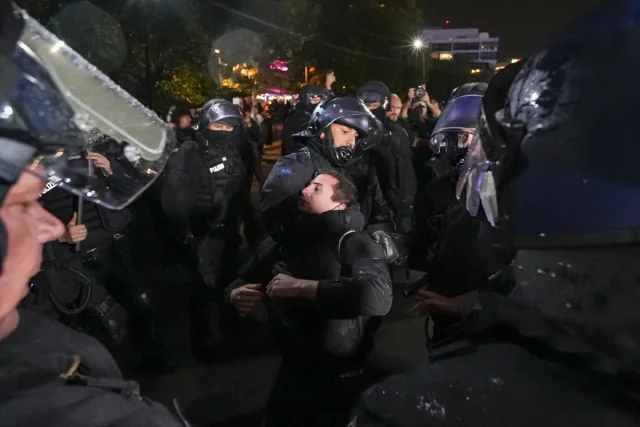 Berlin'de Filistin'e Destek Gösterilerine Polis Sert Müdahale