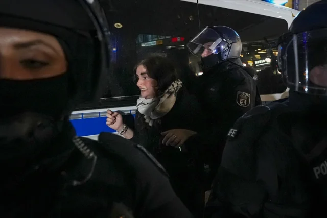 Berlin'de Filistin'e Destek Gösterilerine Polis Sert Müdahale