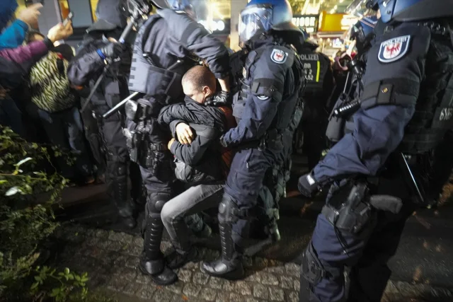 Berlin'de Filistin'e Destek Gösterilerine Polis Sert Müdahale