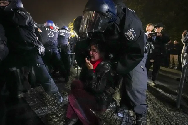 Berlin'de Filistin'e Destek Gösterilerine Polis Sert Müdahale