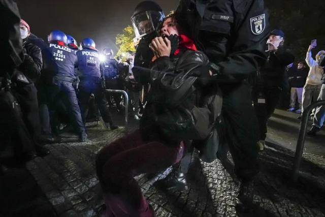 Berlin'de Filistin'e Destek Gösterilerine Polis Sert Müdahale