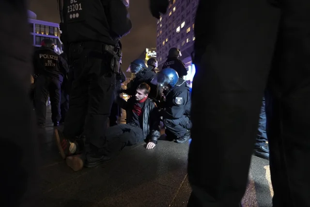 Berlin'de Filistin'e Destek Gösterilerine Polis Sert Müdahale
