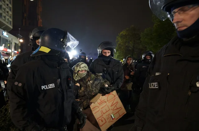 Berlin'de Filistin'e Destek Gösterilerine Polis Sert Müdahale