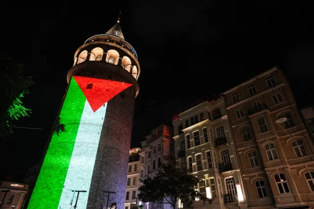 Galata Kulesi'ndeki Işık Gösterisi Dünya Basınında Ses Getirdi