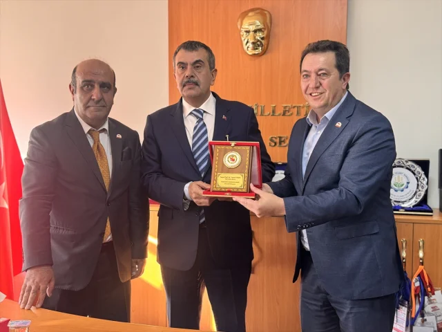 Bakan Tekin'den Erzurum'da Sürpriz Okul Ziyareti