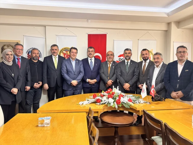 Bakan Tekin'den Erzurum'da Sürpriz Okul Ziyareti