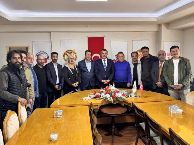 Bakan Tekin'den Erzurum'da Sürpriz Okul Ziyareti
