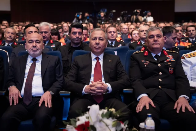 Trafikte Cep Telefonu Kullananlara Ağır Yaptırımlar Geliyor