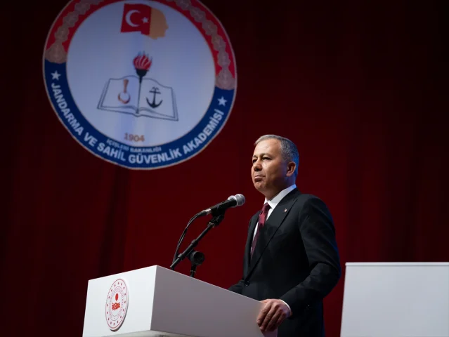 Trafikte Cep Telefonu Kullananlara Ağır Yaptırımlar Geliyor