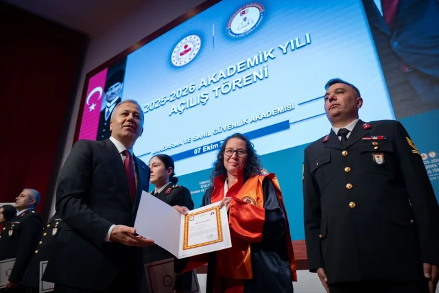 Trafikte Cep Telefonu Kullananlara Ağır Yaptırımlar Geliyor