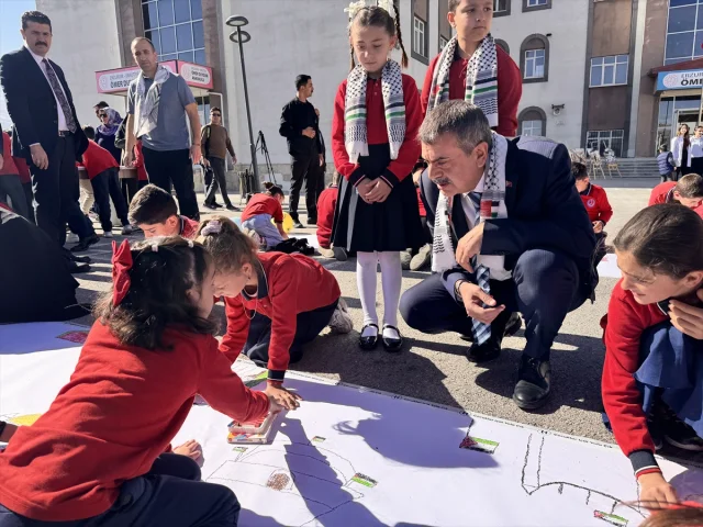 Yusuf Tekin'den Küresel Barış Çağrısı: Erzurum'da Çarpıcı Açıklamalar