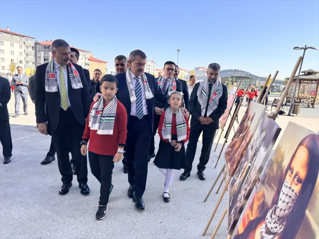 Yusuf Tekin'den Küresel Barış Çağrısı: Erzurum'da Çarpıcı Açıklamalar