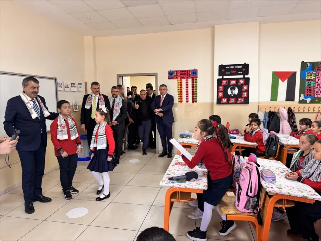 Yusuf Tekin'den Küresel Barış Çağrısı: Erzurum'da Çarpıcı Açıklamalar