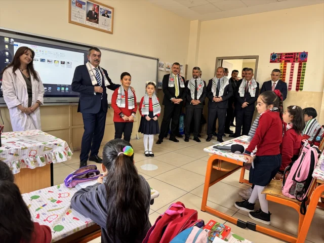 Yusuf Tekin'den Küresel Barış Çağrısı: Erzurum'da Çarpıcı Açıklamalar