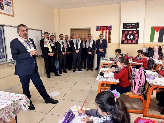 Yusuf Tekin'den Küresel Barış Çağrısı: Erzurum'da Çarpıcı Açıklamalar