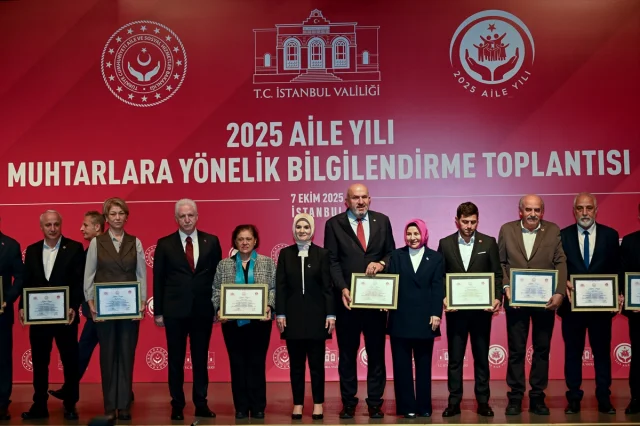 Bakan Göktaş İstanbul'da Muhtarlarla Aile Yılı Planlarını Paylaştı