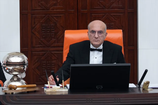 TBMM Genel Kurulu'nda Şaşırtan Gelişmeler: Toplantı Yeter Sa...