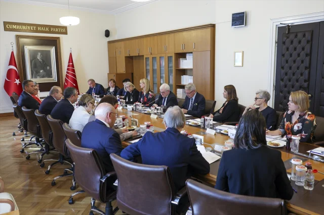 CHP Lideri Özel, Finlandiya'nın Dış Politikadaki Rotasını Tartıştı