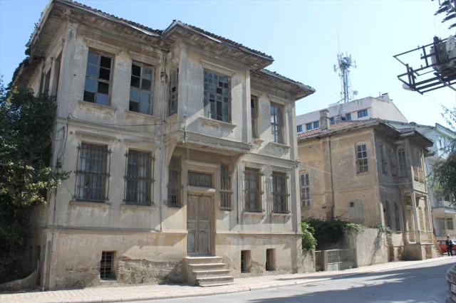 Samsun'da tarihi dokusuyla büyüleyen iki bina yenileniyor