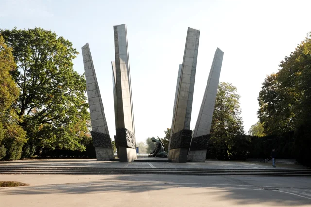 Mareşal Edward Rydz-Smigly Parkı'nın Göz Alıcı Tarihi ve Kültürel Zenginlikleri