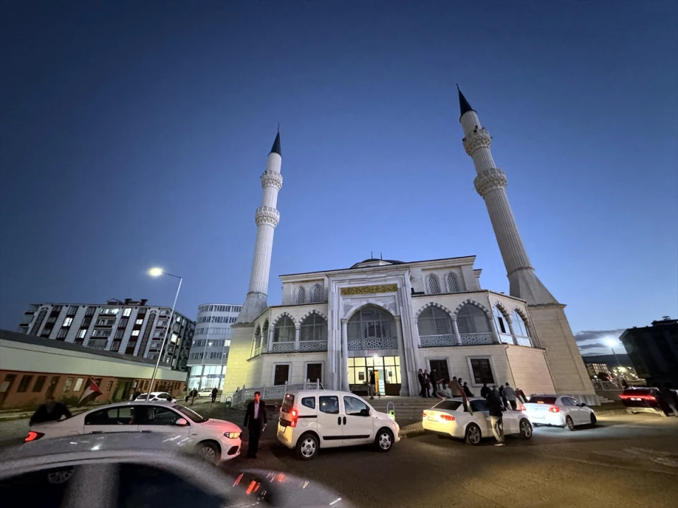 Ardahan'da Küresel Sumud Filosu'na Destek İçin Büyük Katılımla Araç Konvoyu