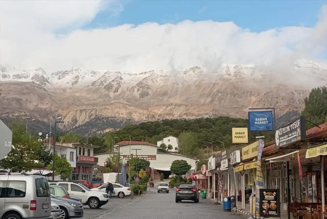 Antalya'nın Zirvesine Sezonun İlk Karı Düştü