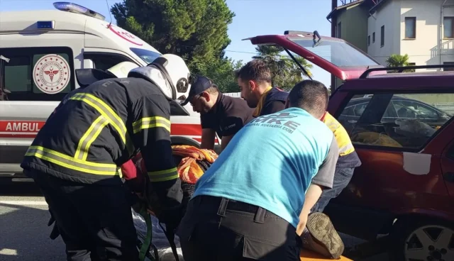 Giresun'da Şok Kaza: Otomobil ve Minibüs Çarpıştı