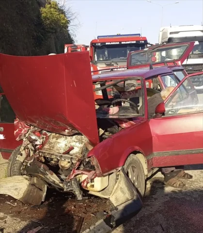 Giresun'da Şok Kaza: Otomobil ve Minibüs Çarpıştı