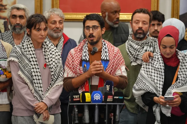 Sumud Filosu Aktivistleri İstanbul'da: Türk Uçağında Heyecanlı Bekleyiş