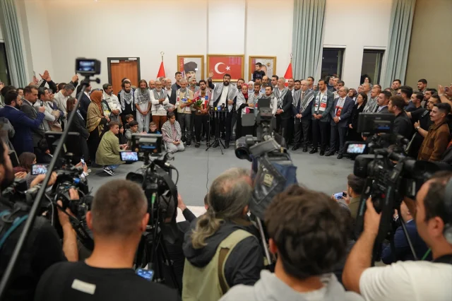 Sumud Filosu Aktivistleri İstanbul'da: Türk Uçağında Heyecanlı Bekleyiş